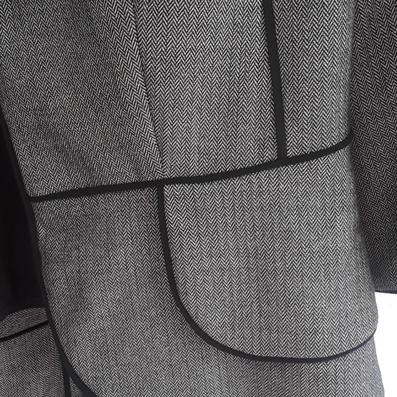 White House Black Market - Picture 4 of 7